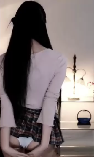 짧은치마 야릇한 뒷태