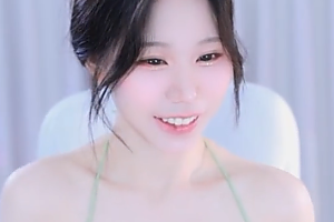 얼굴이 좀 바뀐 여캠