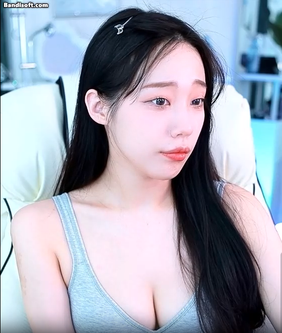 나시차림의 여캠 청순한데 몸매는 ㄷㄷ 반전이