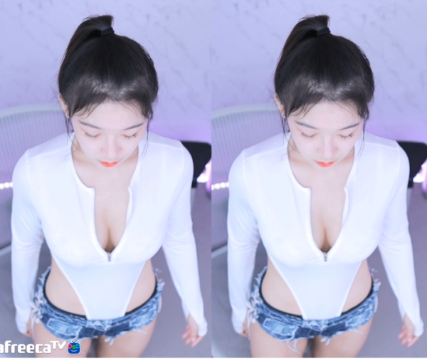 아찔한 윗캠의 겸둥이 여캠 대박 하이레그
