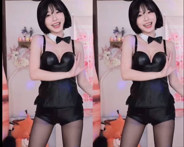 수련이 바니걸 코스프레 아찔한 검스 ㄷㄷ