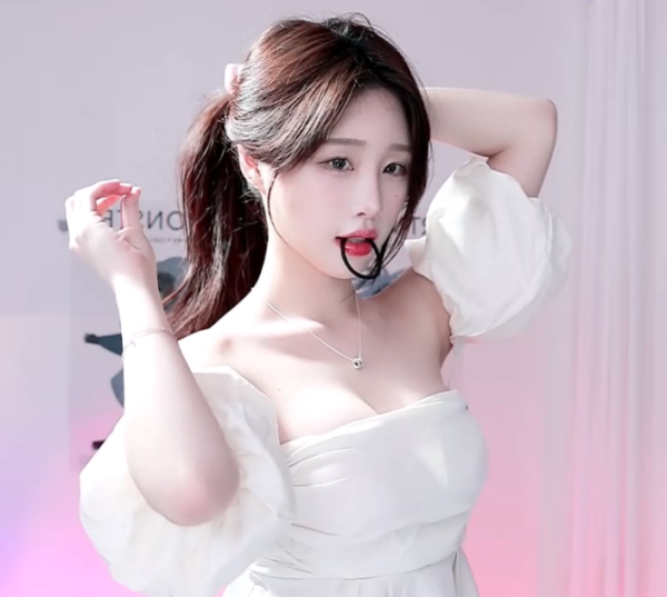 존예 한갱이 오늘자 새하얀 원피스