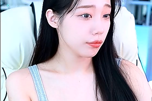 나시차림의 여캠 청순한데 몸매는 ㄷㄷ 반전이